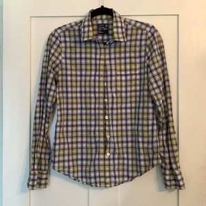 Lightweight flannel-patterned button down shirt